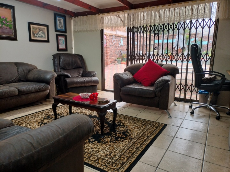 3 Bedroom Property for Sale in Deoville Park Western Cape